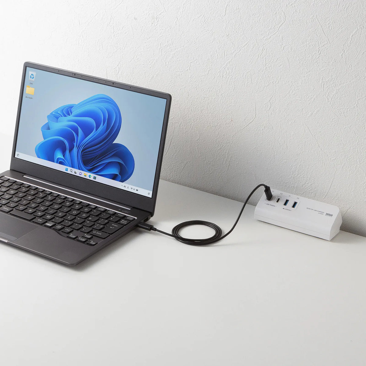 USB PD compatible clamp-type AC charger (PD65W, Cx2 + Ax2, White) ACA-PD106W