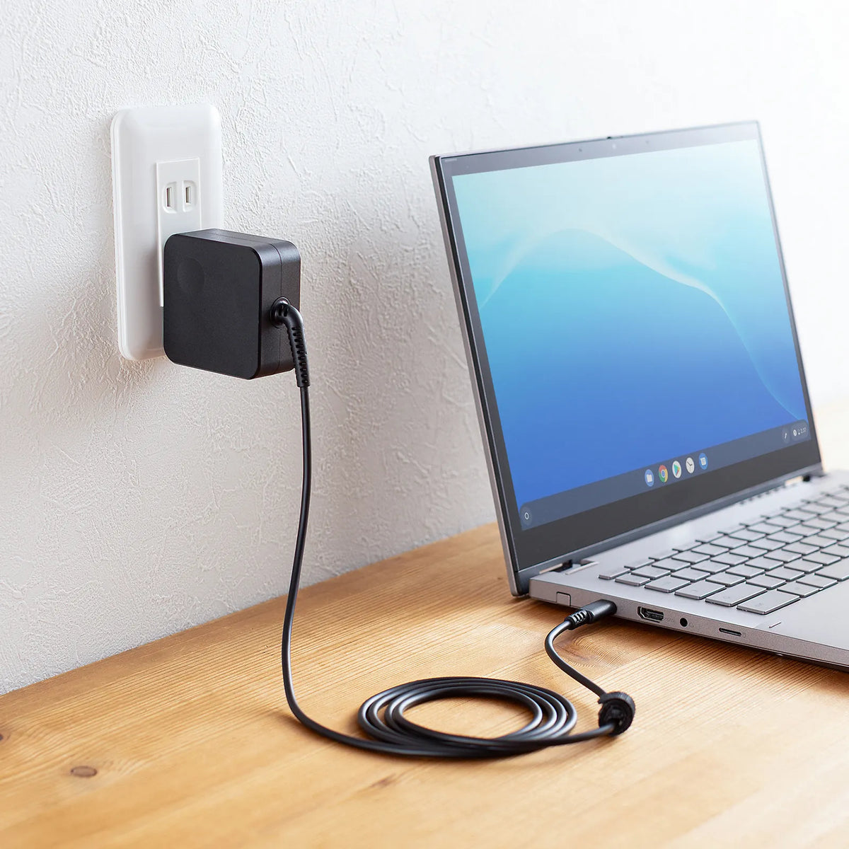 USB PD compatible AC charger (PD45W, Type-C cable integrated) ACA-PD108BK