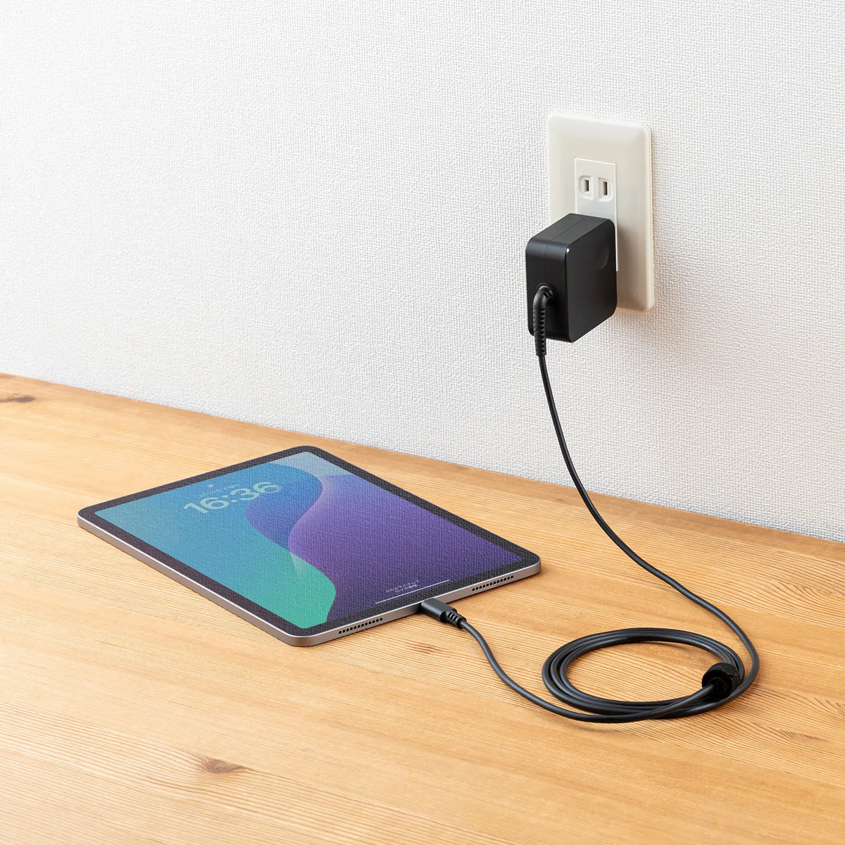 USB PD compatible AC charger (PD45W, Type-C cable integrated) ACA-PD108BK