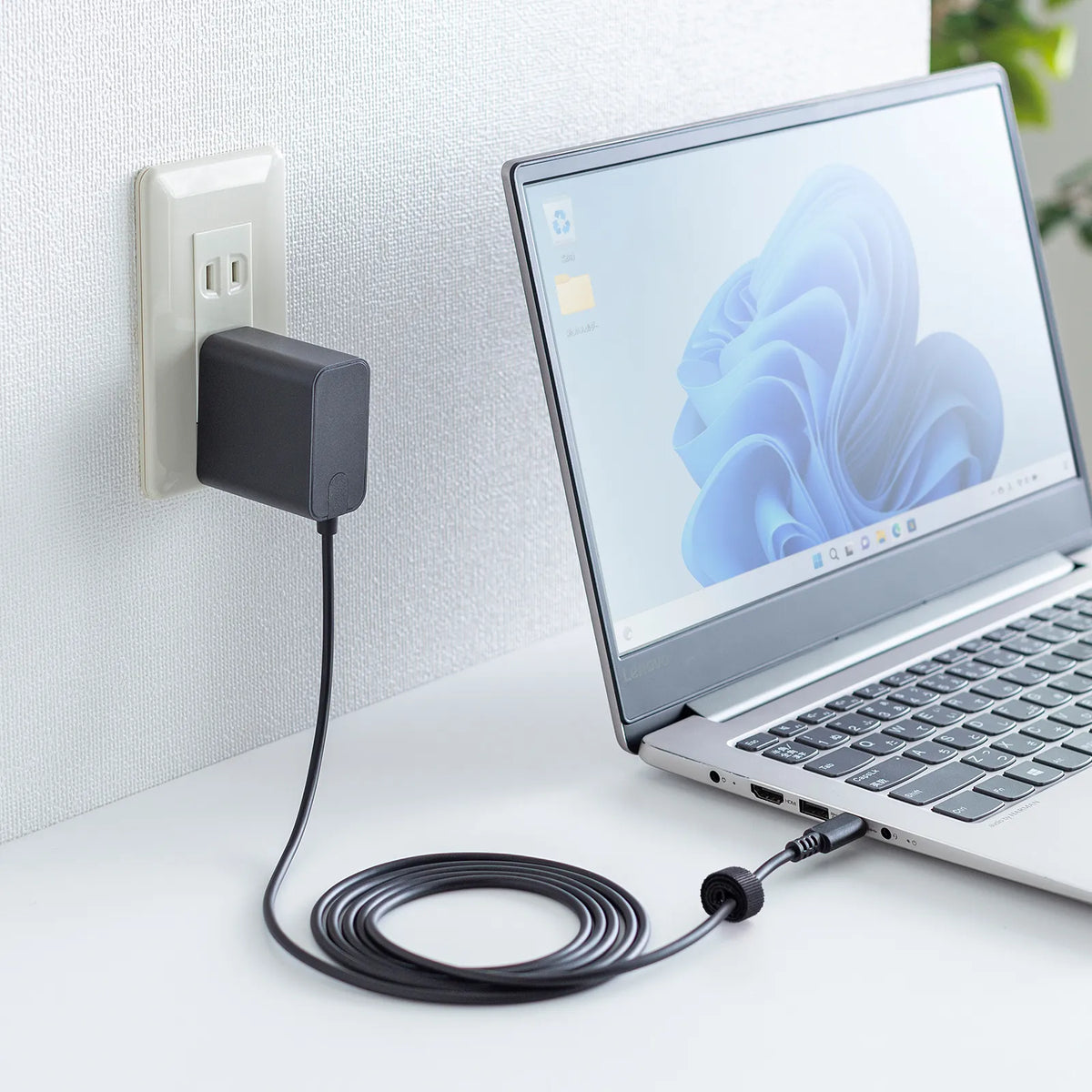 USB PD compatible AC charger (PD65W, Type-C cable integrated) ACA-PD110BK