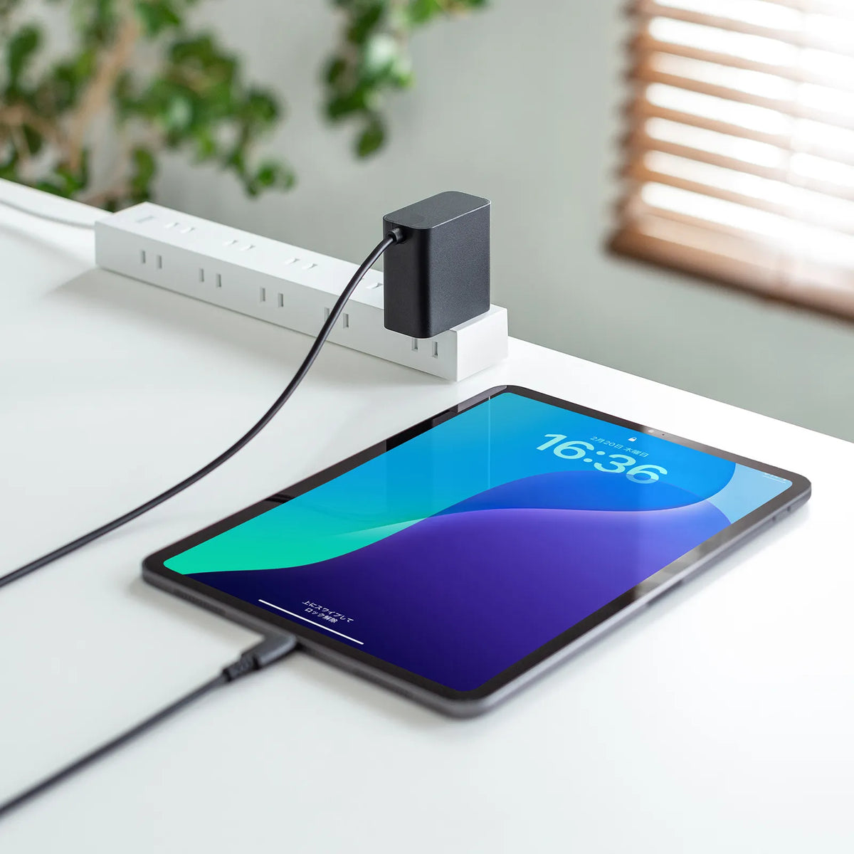USB PD compatible AC charger (PD65W, Type-C cable integrated) ACA-PD110BK