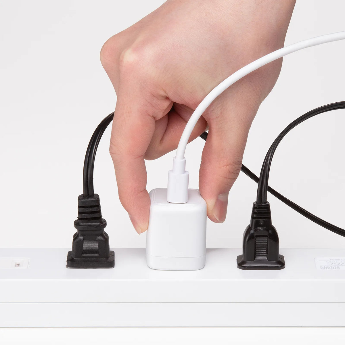 USB PD compatible cube-type AC charger (PD20W, Type-C cable included) ACA-PD113SETW