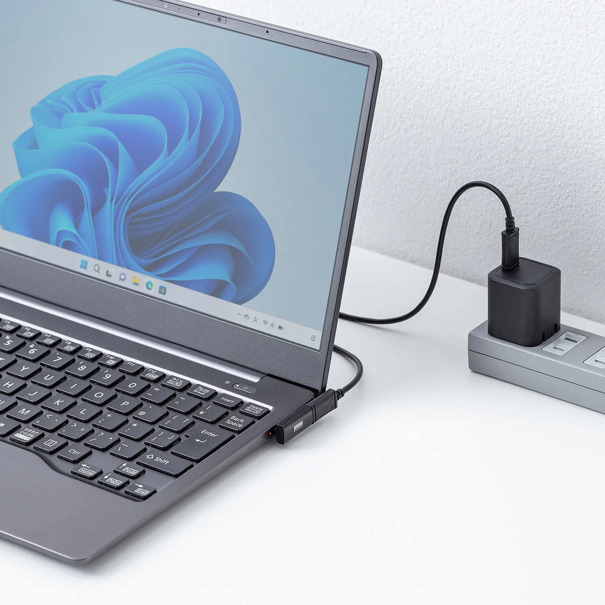Type-C Conversion Adapter (C to C, L-shaped vertical insertion, 40Gbps, 240W) AD-USB36CCFLT