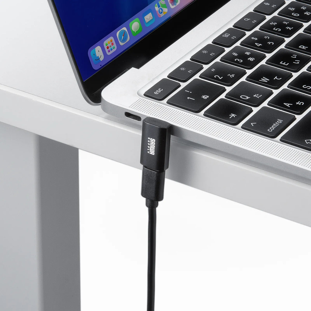 Type-C変換アダプタ（CtoC・L字垂直・40Gbps・240W） AD-USB38CCFL