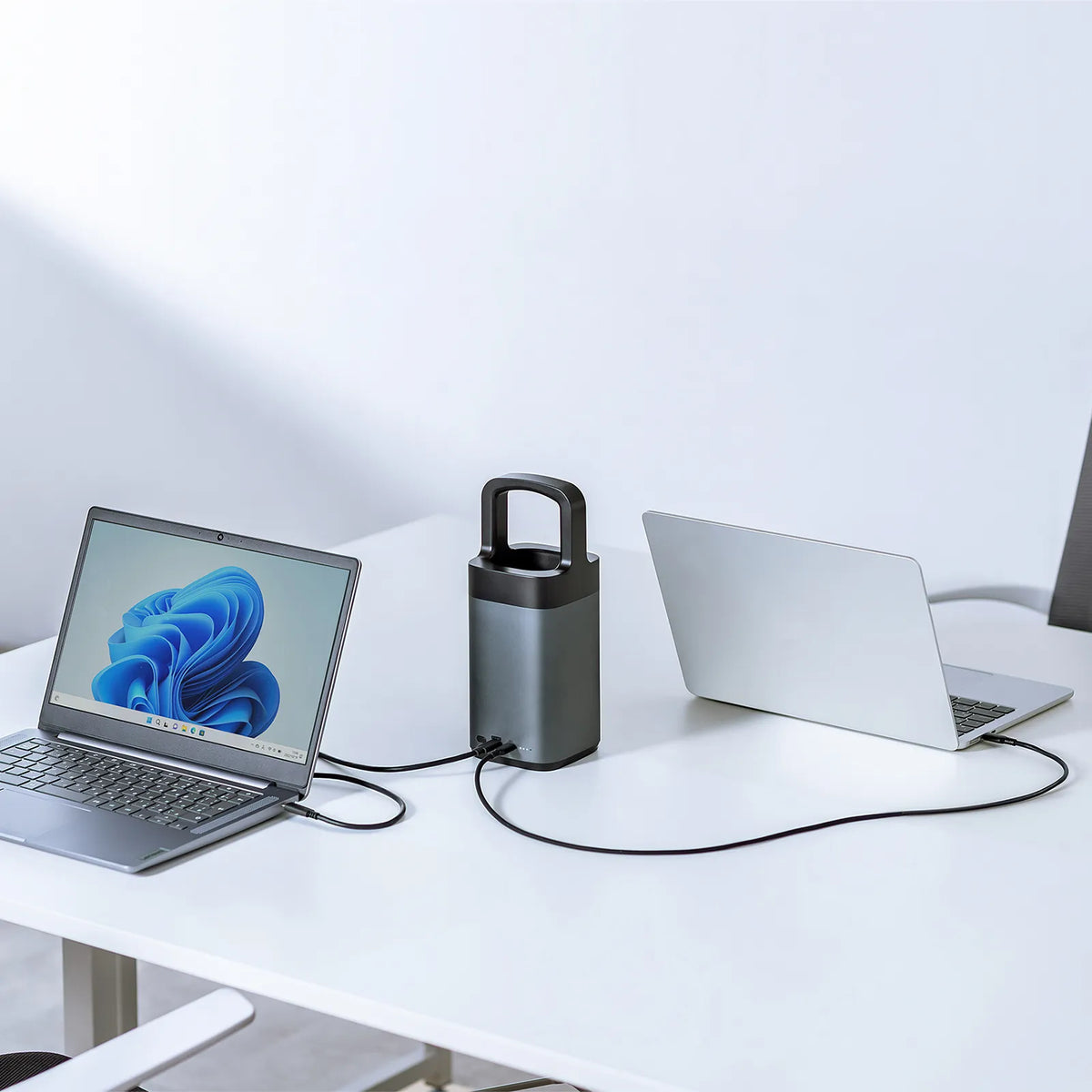 USB PD compatible mobile battery with integrated handle (67000mAh) BTL-RDC36