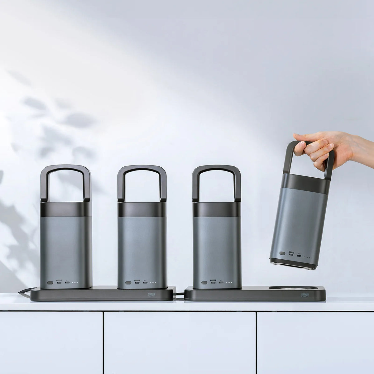 USB PD compatible mobile battery with integrated handle (67000mAh) BTL-RDC36