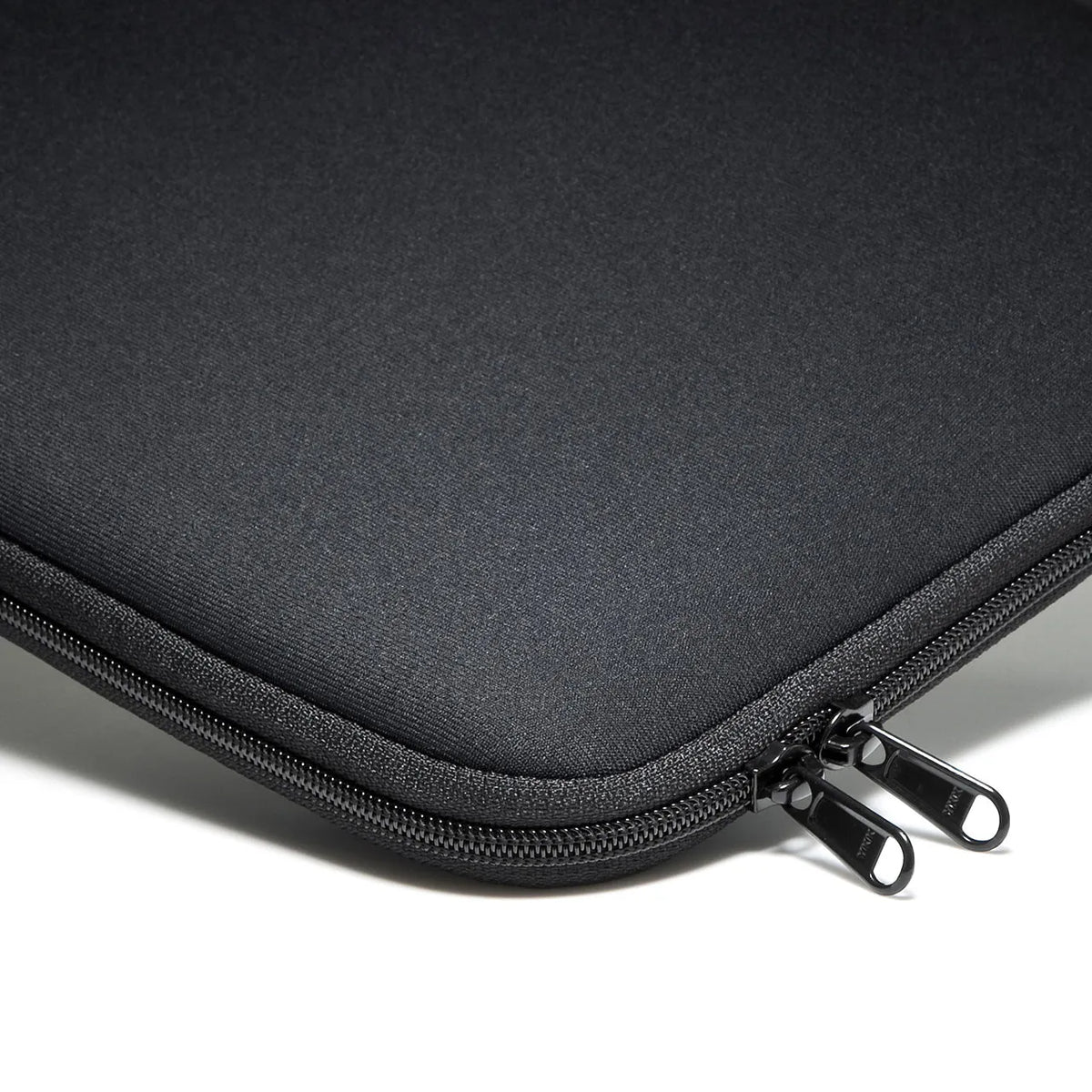MacBookプロテクトスーツ IN-MACPR1301BK