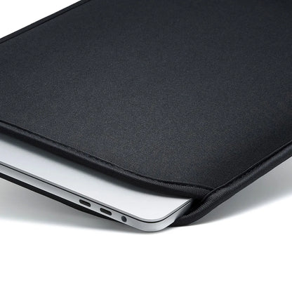 MacBook Protective Case (13-inch) IN-MACPR13BK