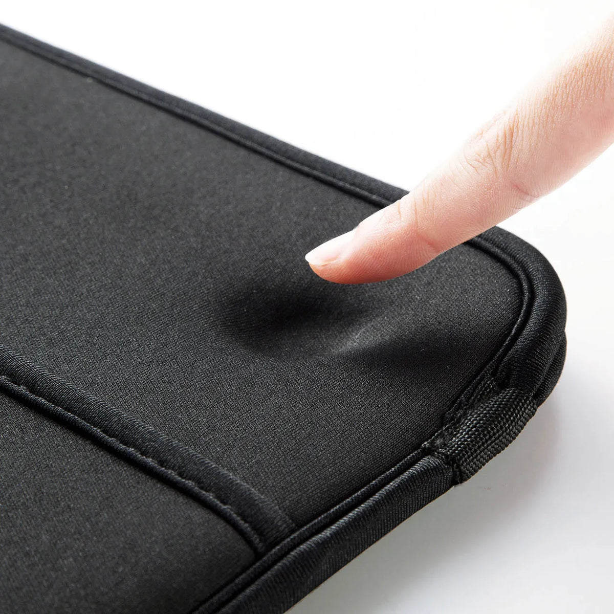 Shock-absorbing inner case for MacBook IN-MACSL13BK