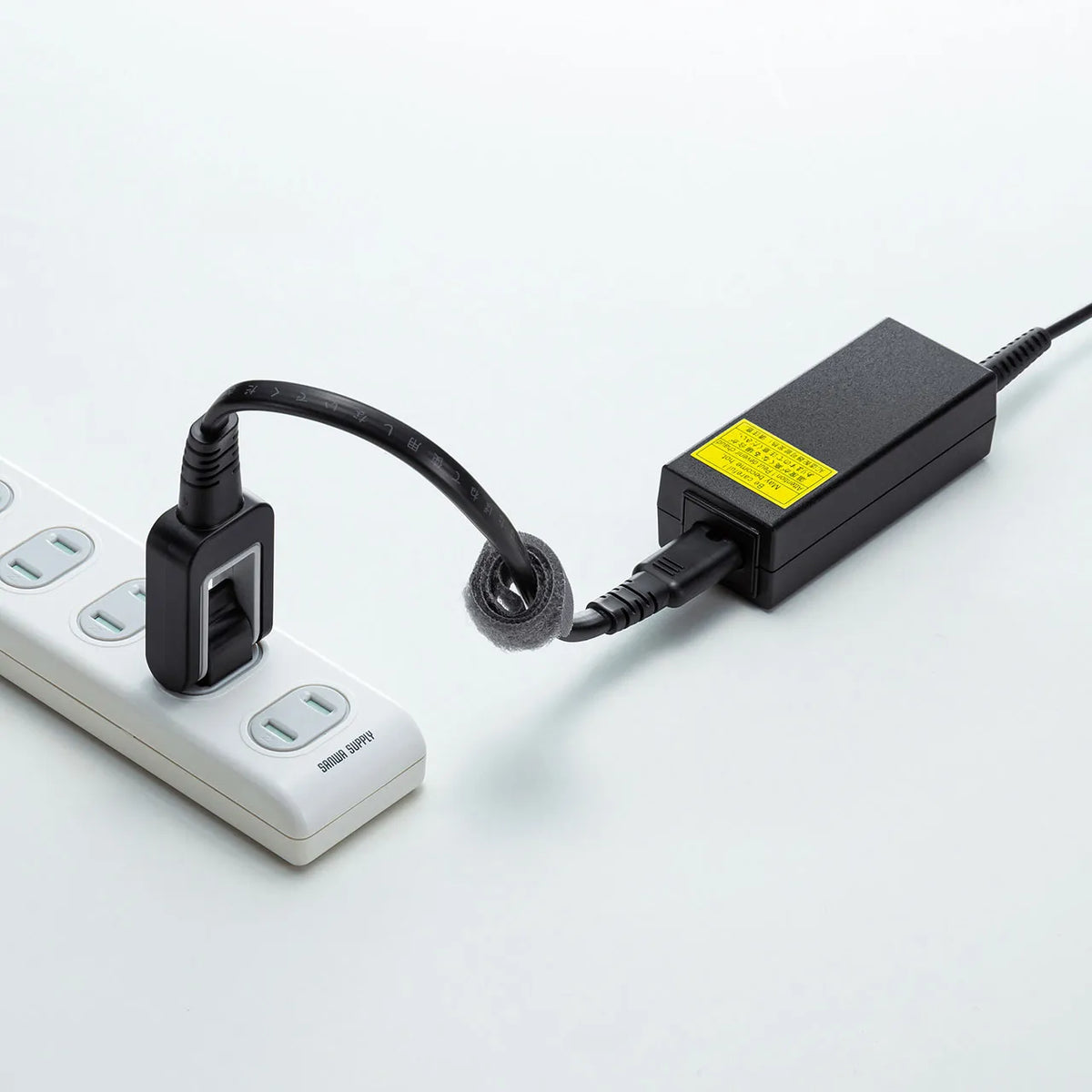 Power cord compatible with spectacle-type connector KB-DM2S12A-02