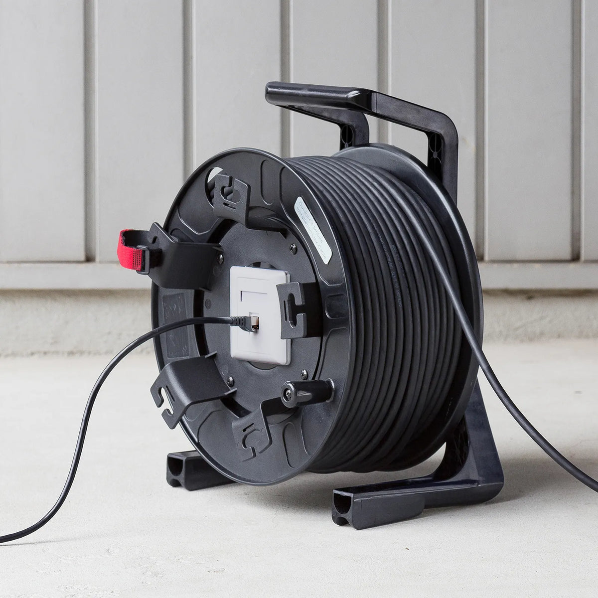 Outdoor retractable extension CAT6A LAN cable KB-MKE21BK
