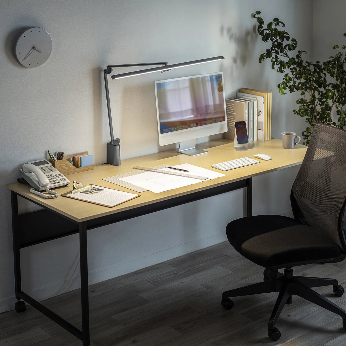 Clamp-mounted LED desk light LED-DESK2GM