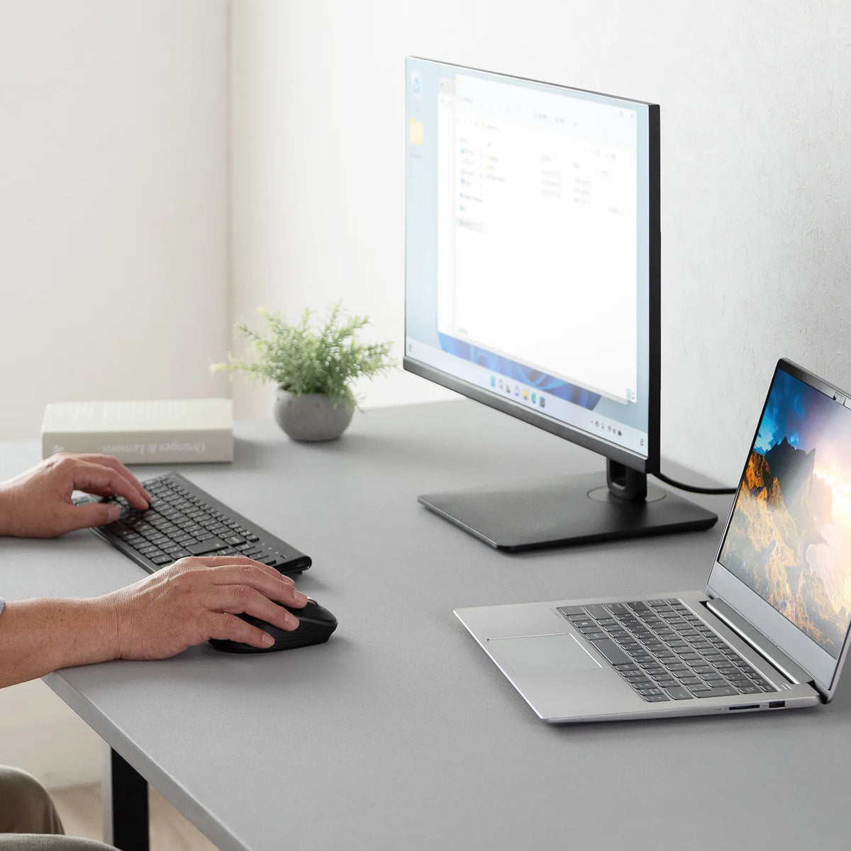 Bluetooth Wireless Mouse (with high-speed scroll, tilt wheel, and side wheel) MA-WBIRS635BK