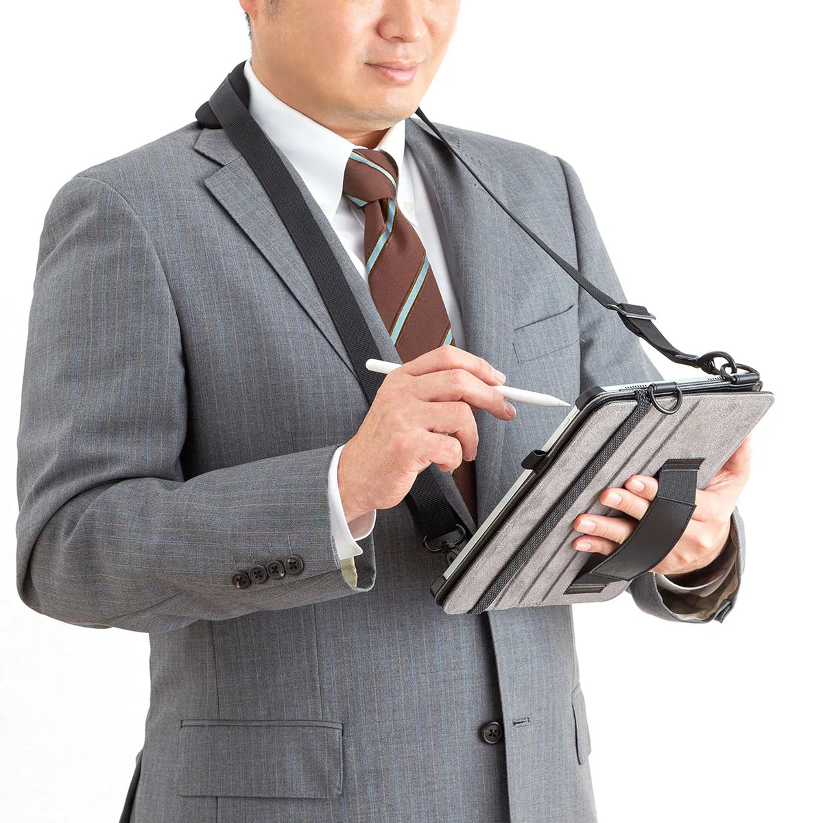 iPad Air 2020 スタンド機能付きショルダーベルトケース PDA-IPAD1712BK