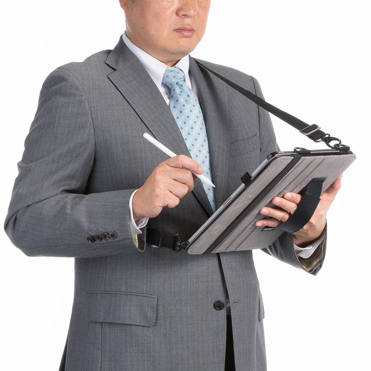 iPad Air 13インチ（M2/2024）用スタンド・ベルト付きケース PDA-IPAD2112BK