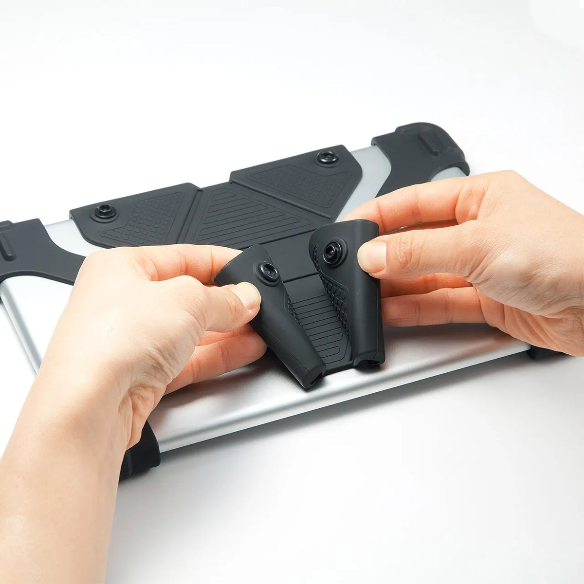 耐衝撃シリコンケース（8.9-11.6インチ） PDA-TABH4BK