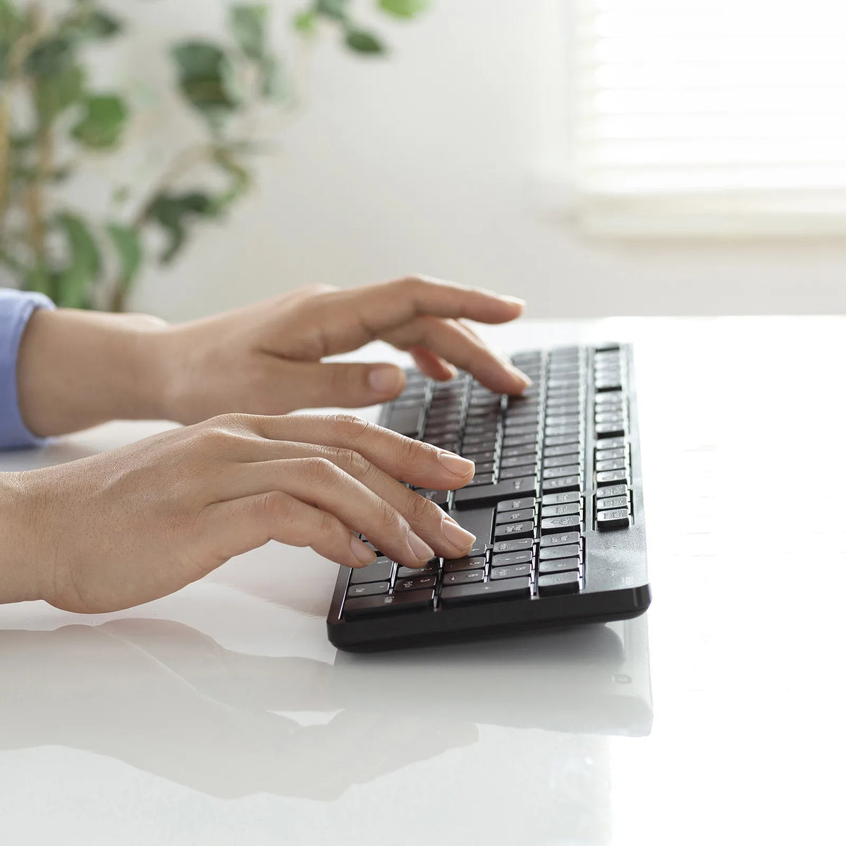 Silent Bluetooth Keyboard with Numeric Keypad SKB-BT37BK