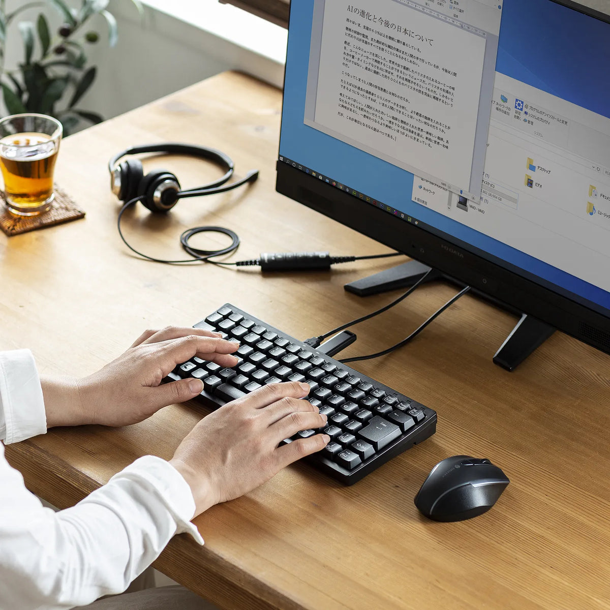 Compact keyboard with USB hub SKB-KG3UH3BK
