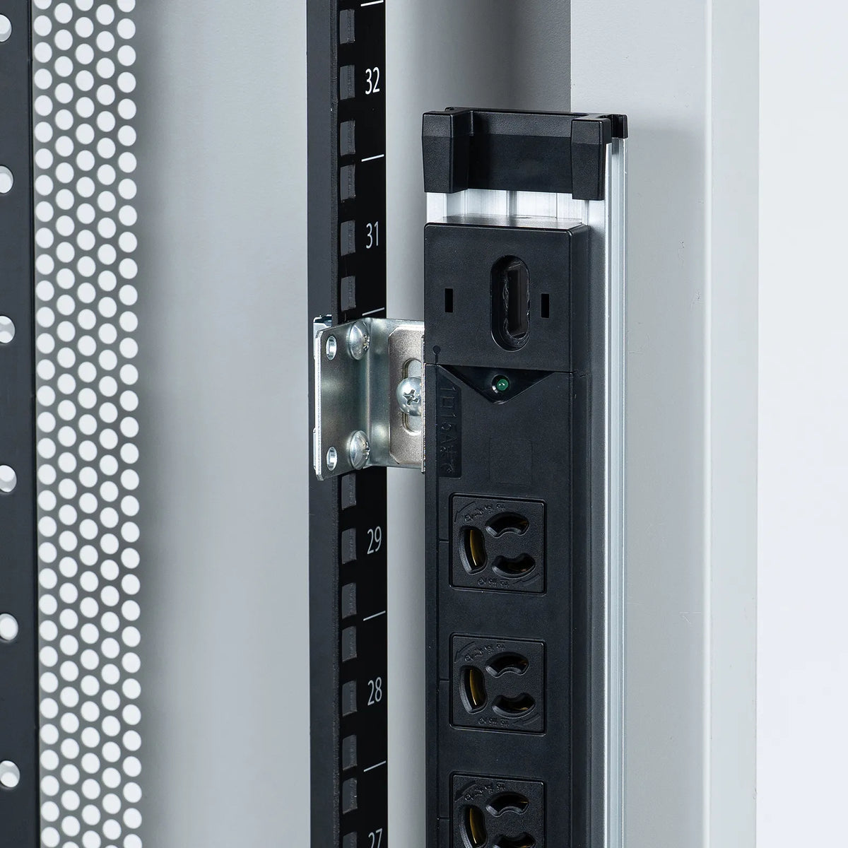 TAP-SVSET - Dedicated mounting bracket for 19-inch server rack outlets