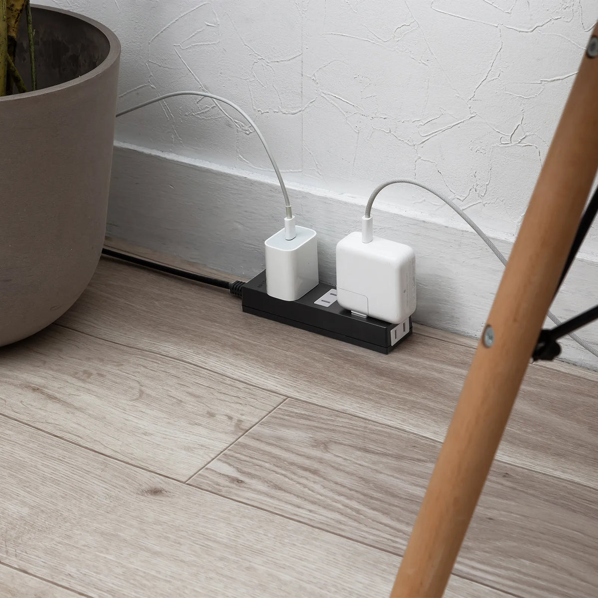Fire prevention power strip TAP-TSH43BKN2