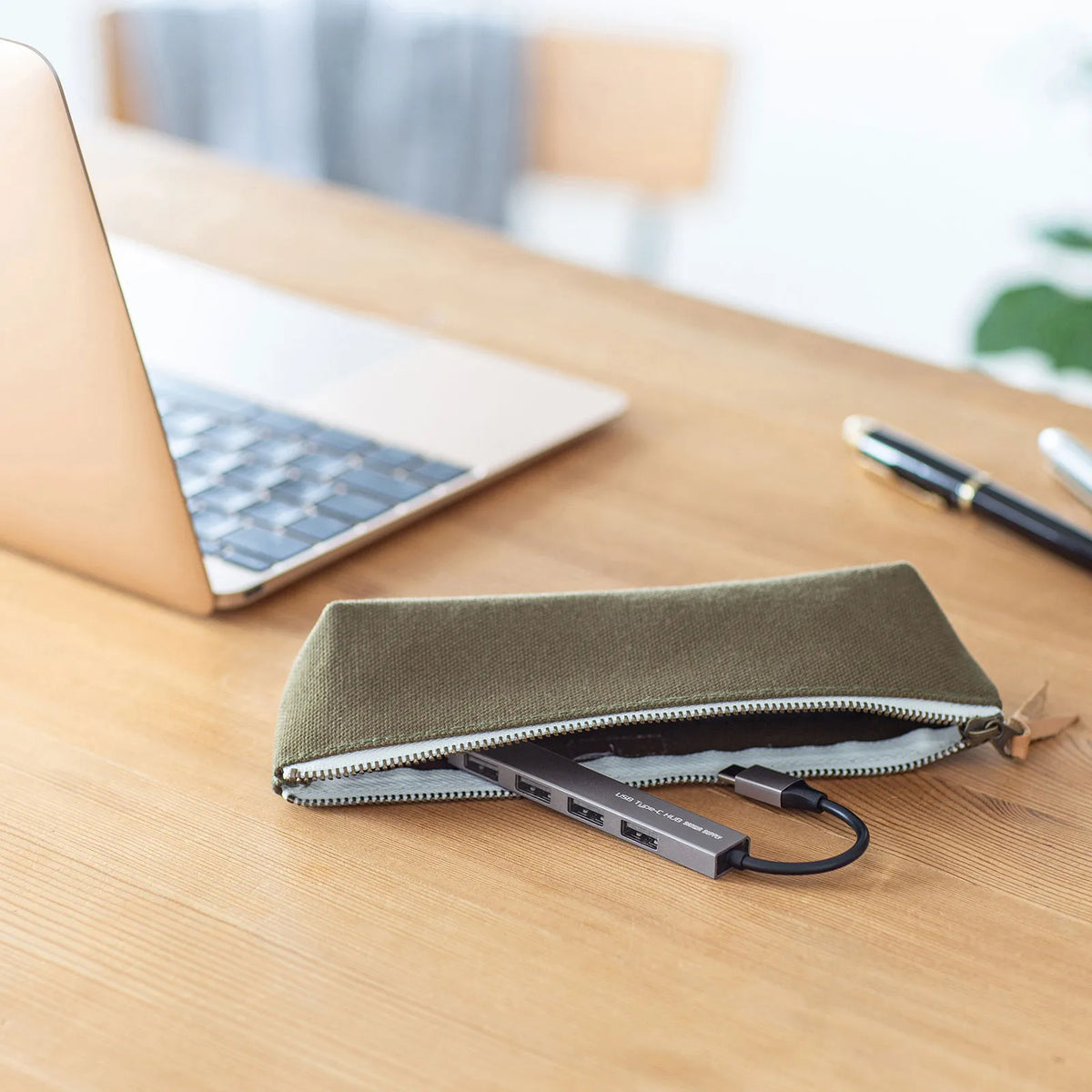 USB Type-C USB 2.0 4-Port Slim Hub USB-2TCH23SN