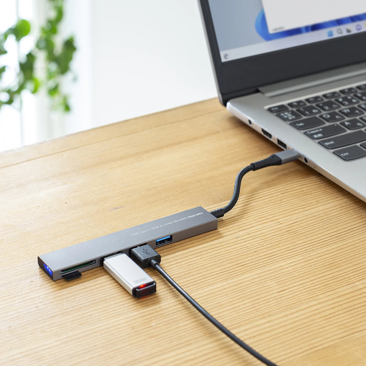 USB 5Gbps 3-Port Slim Hub (with Card Reader) USB-3TCHC20MS