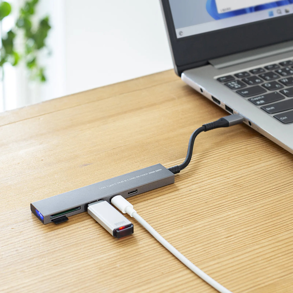 USB 5Gbps 3-Port Slim Hub (with Card Reader) USB-3TCHC22MS