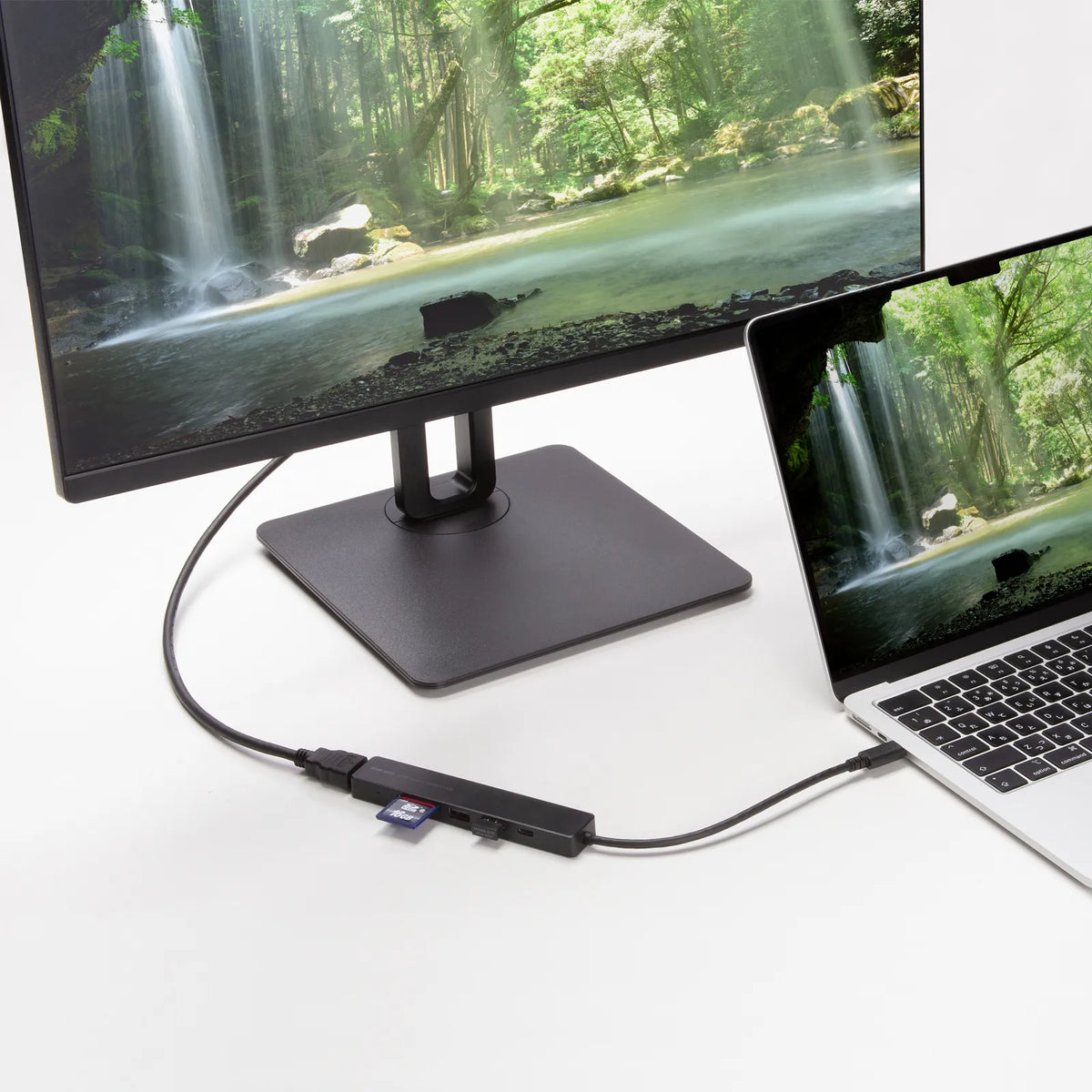USB Type-C docking hub with HDMI port USB-5TCHC26BK