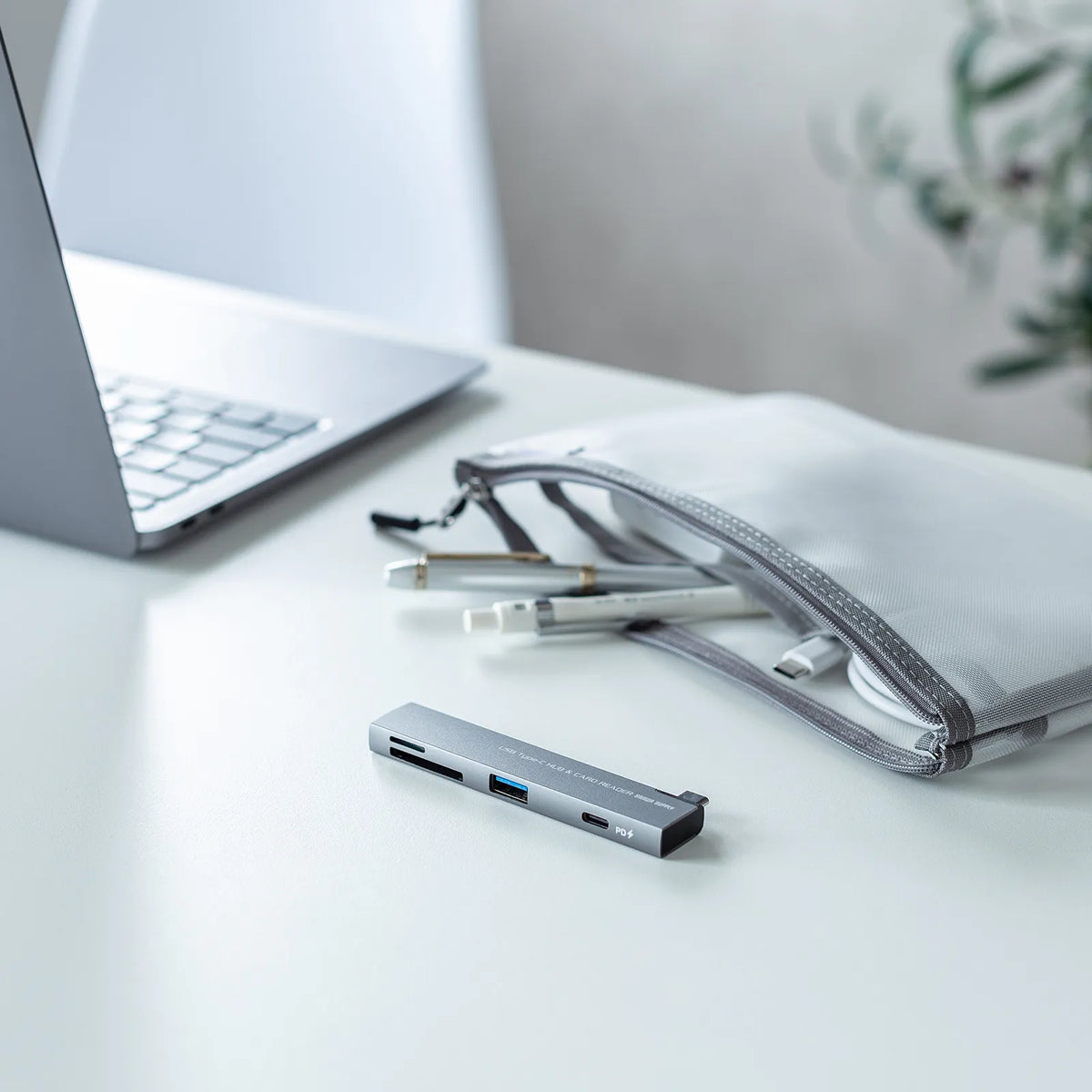 USB 5Gbps 2-Port Slim Hub (with Card Reader) USB-5TCPC30GM